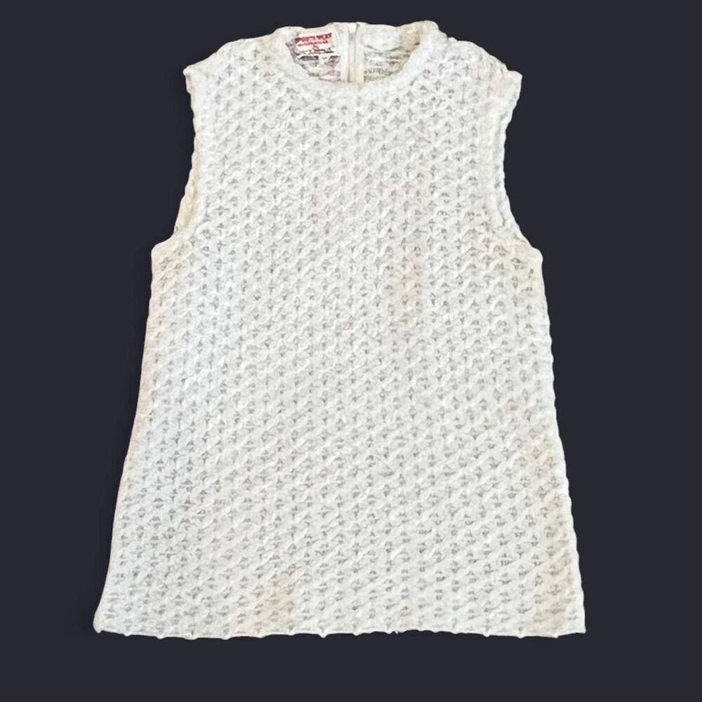 Vintage retro White 70s/ 80’s sleeveless diamond knit top/vest